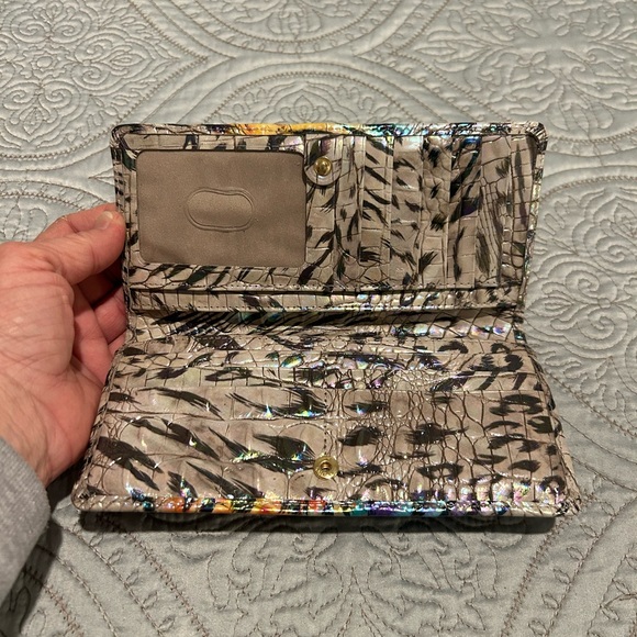 Brahmin Katie Obsession Ombré Melbourne Multicolor Croc-Embossed Wallet - Picture 4 of 6